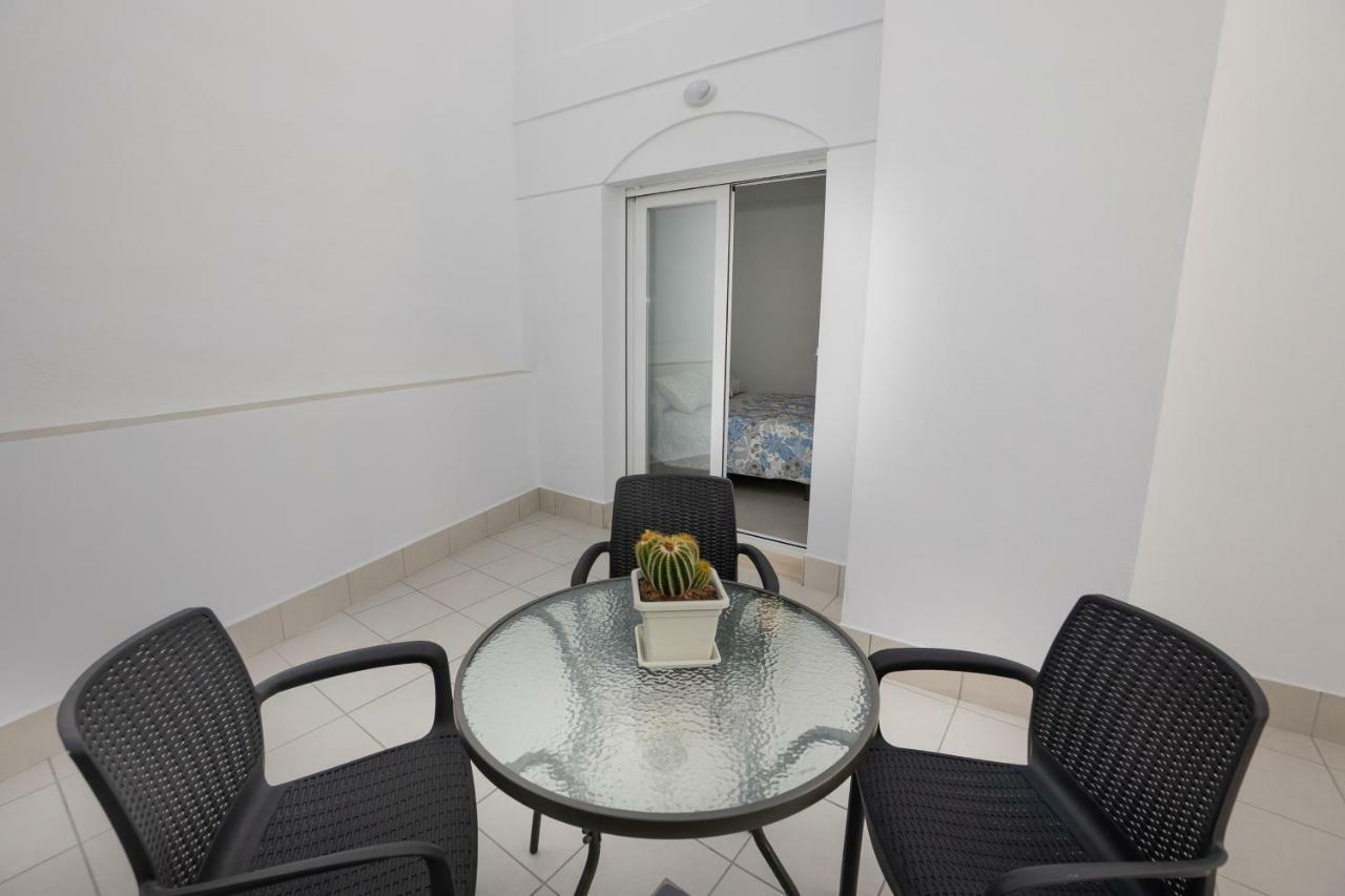 Apartamentos Mombasa 1 Planta Нерха Екстериор снимка