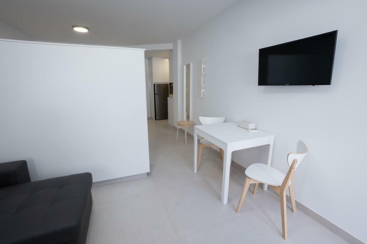 Apartamentos Mombasa 1 Planta Нерха Екстериор снимка