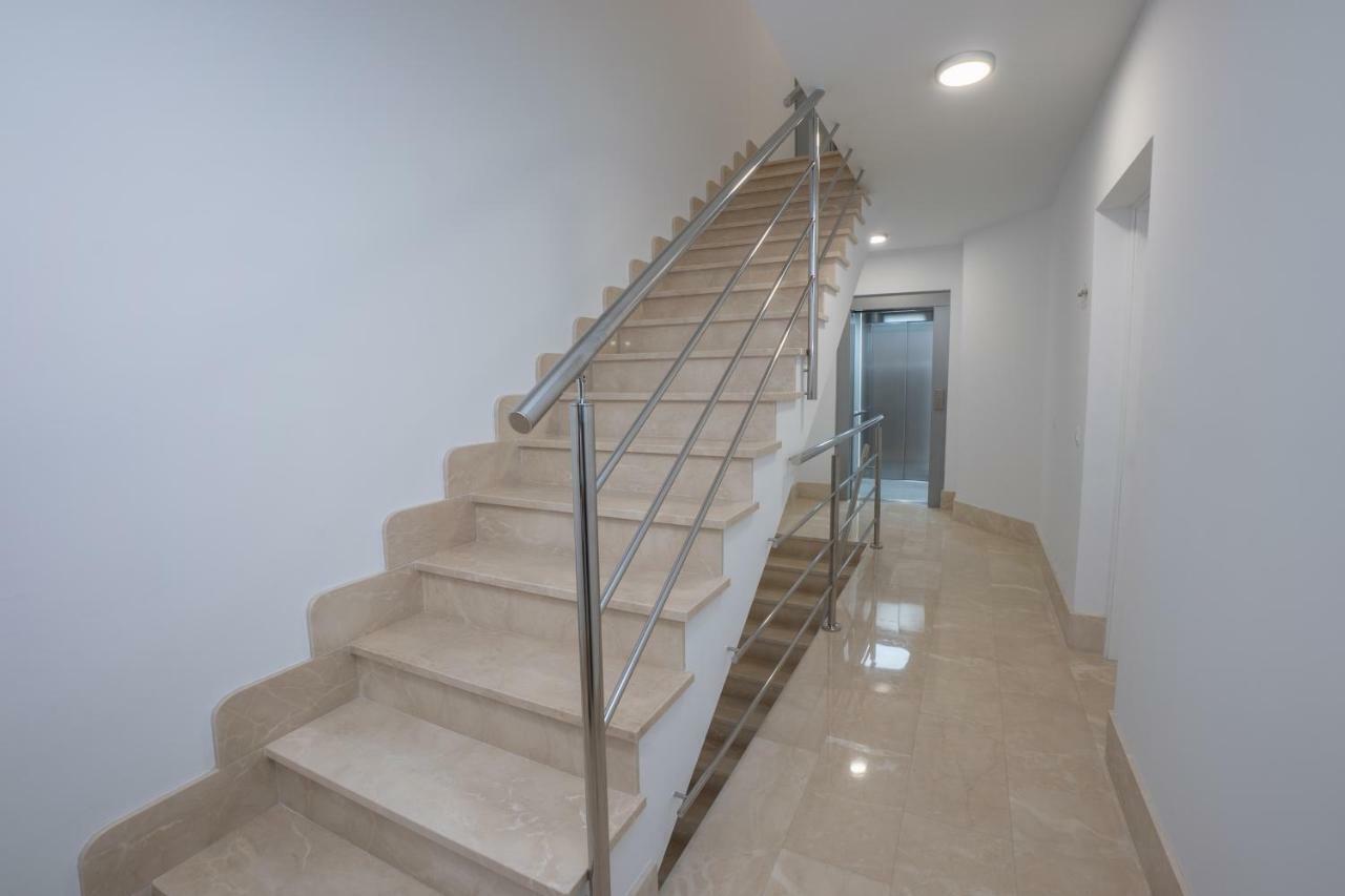 Apartamentos Mombasa 1 Planta Нерха Екстериор снимка