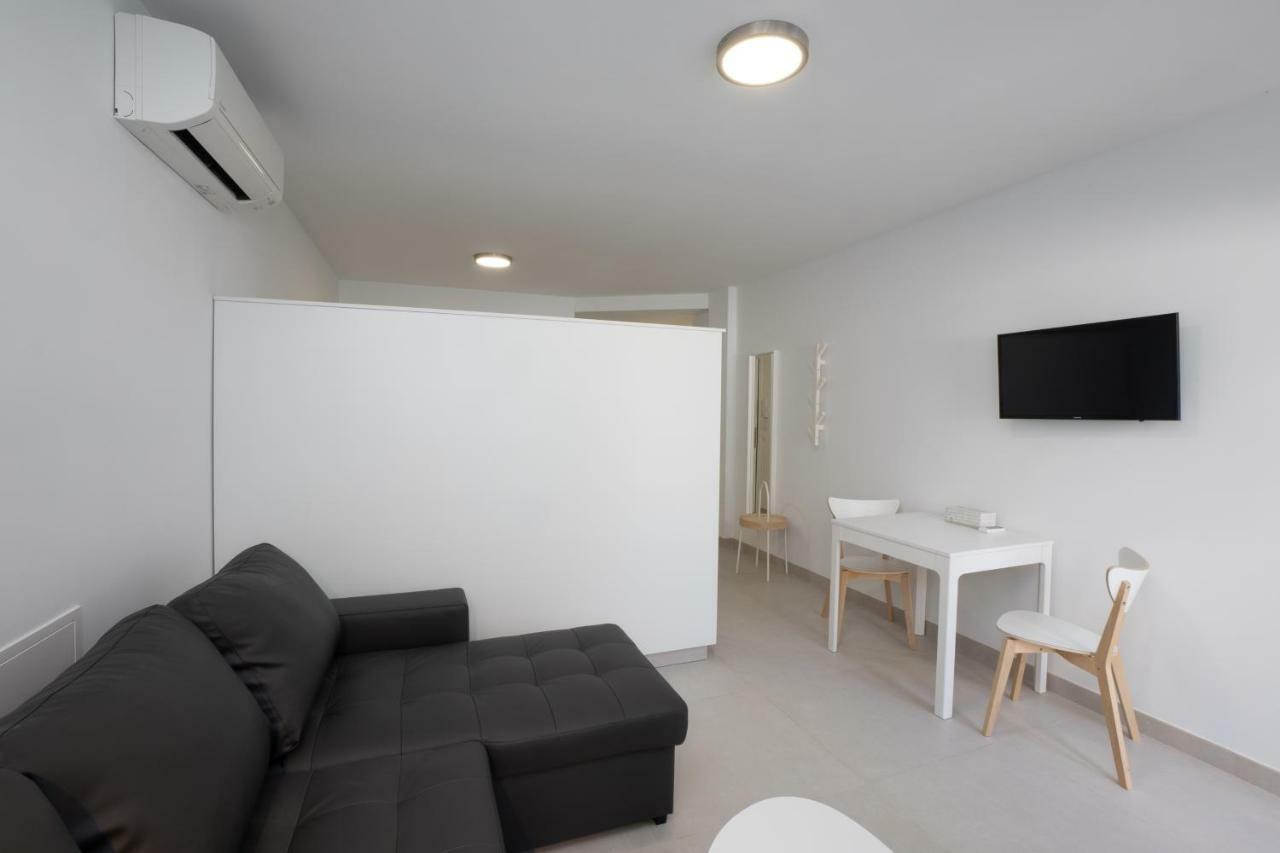 Apartamentos Mombasa 1 Planta Нерха Екстериор снимка